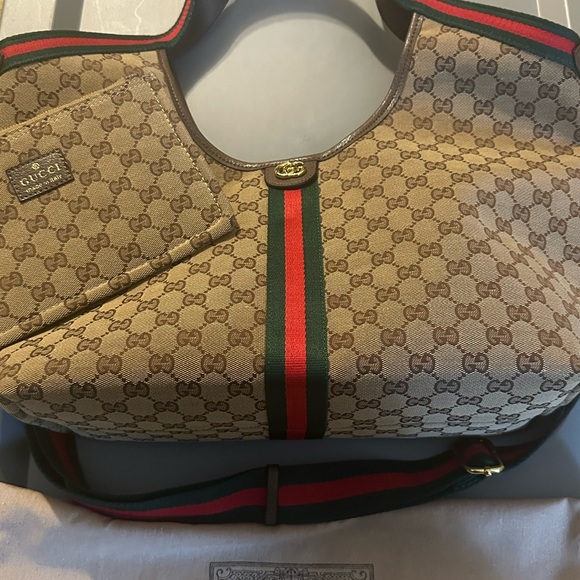 Gucci Beige Monogram Pouch with Green and Red Accents - Picture 2 of 7